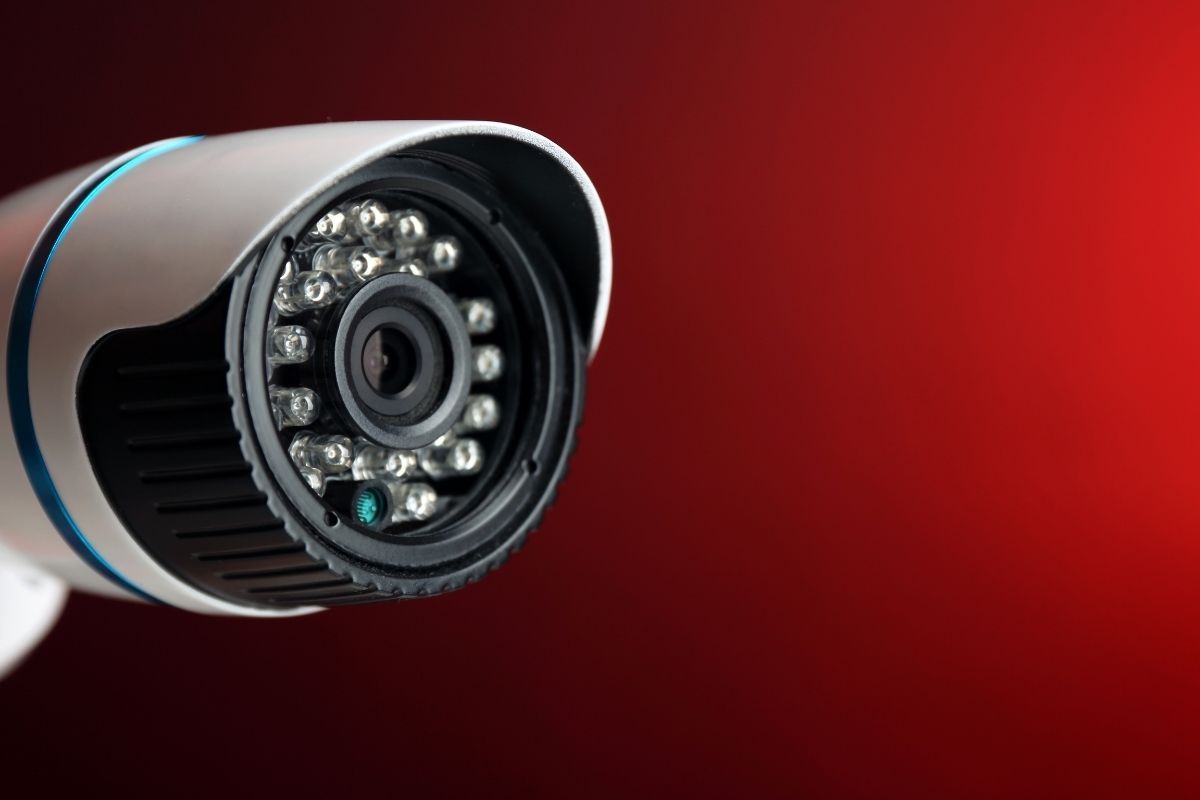 Read more about the article Videomonitoramento: como funciona e porque investir na vigilância eletrônica